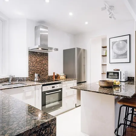 Yasemin - 2 A Halles *